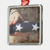 兵士が州旗を掲げ統一されたる メタルオーナメント (左)