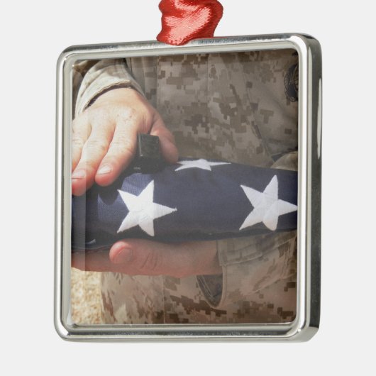 兵士が州旗を掲げ統一されたる メタルオーナメント (左)