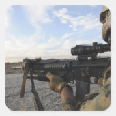 兵士が標的に向かって発砲しようとする スクエアシール (正面)