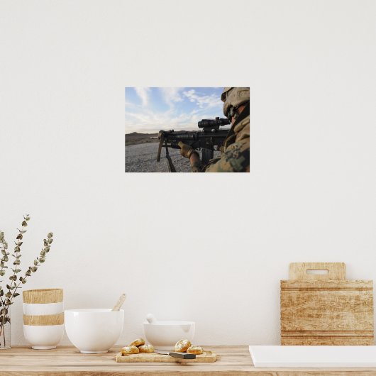 兵士が標的に向かって発砲しようとする ポスター (キッチン)