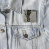 兵士が標的に射撃、 発砲を掛ける 缶バッジ (インサイチュ)