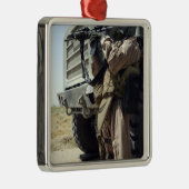 兵士が海兵隊の警備をする メタルオーナメント (右)