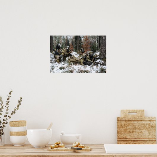 兵士が脅威を探す ポスター (キッチン)