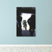 兵士が静止ラインのジャンプを実行する キャンバスプリント (インサイチュ (ウッドフロア))