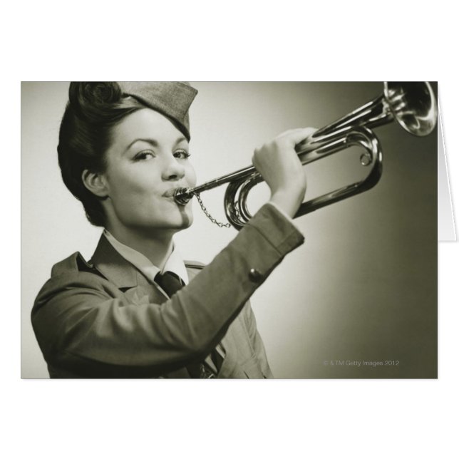 兵士のユニフォームの女性 (正面横)