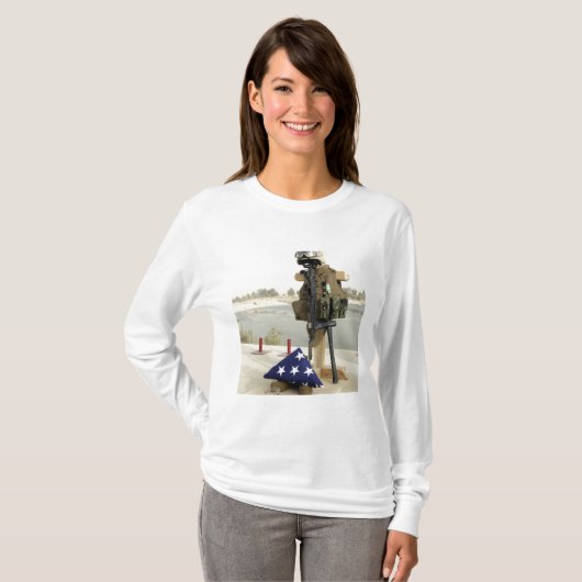 兵士の落ちたギア Tシャツ (正面フル)