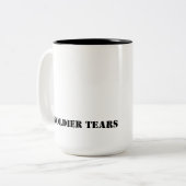 兵士はコーヒー・マグを引き裂きます ツートーンマグカップ (正面左)