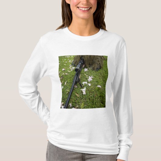 兵士はスナイパーの戦術を実践する Tシャツ (正面)