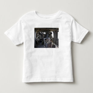 兵士は危険のために見ます トドラーTシャツ