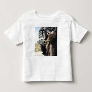 兵士は海兵隊員に保証を提供します トドラーTシャツ