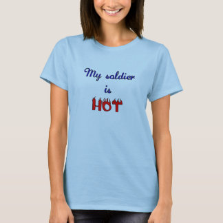 兵士は熱いです Tシャツ