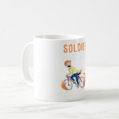兵士みたいな自転車のサイクリスト 笑 コーヒーマグカップ (正面左)