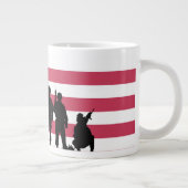 兵士シルエット付きアメリカ国旗 ジャンボコーヒーマグカップ (右)