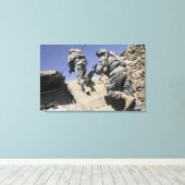 兵士ランニングの建物の上の階段 キャンバスプリント (インサイチュ (ウッドフロア))