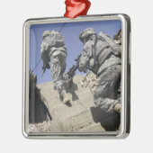 兵士ランニングの建物の上の階段 メタルオーナメント (左)