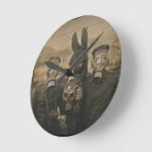 兵士ロバとガスマスク ラウンド壁時計 (傾斜)