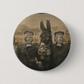 兵士ロバとガスマスク 缶バッジ (正面)