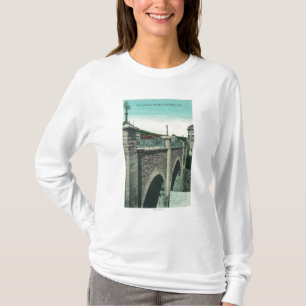 具体的なBridgeLos Gatos、カリフォルニアの眺め Tシャツ