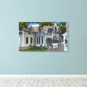 典型的なジンジャーパンの家の外観 キャンバスプリント (インサイチュ (ウッドフロア))