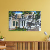 典型的なジンジャーパンの家の外観 キャンバスプリント (インサイチュ (リビング))