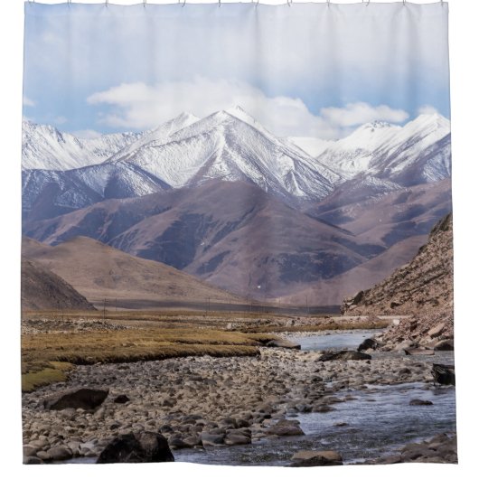 典型的なチベットの山の風景 シャワーカーテン (正面)