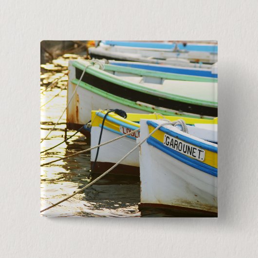 典型的なプロバンサル魚釣りボ色彩の鮮やかート 缶バッジ (正面)