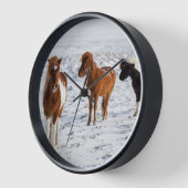 典型的な冬のコートを着たアイスランドの馬 壁時計 (傾斜)