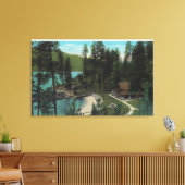 典型的な夏の家の空中眺め キャンバスプリント (インサイチュ (リビング))