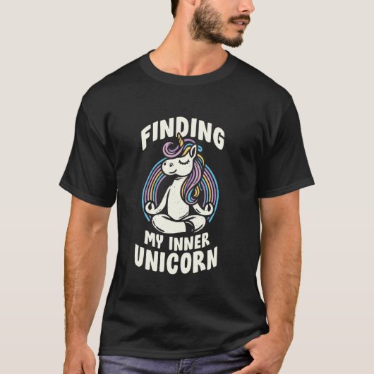 内なるユニコーンを見つける 面白い 瞑想 ヨガ ユニフォーム Tシャツ (正面)