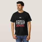内なる鬼と戦う最強の民 Tシャツ (正面フル)