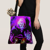 内に横たわる トートバッグ (クローズアップ)