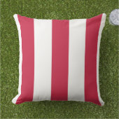 内ストライプの赤と白室 アウトドアクッション (芝生)