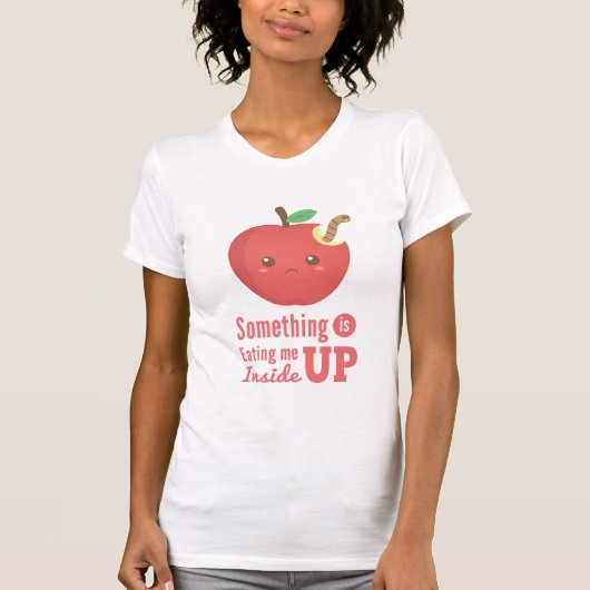 内側から食い荒らされている - 虫が入ったリンゴ Tシャツ (正面)