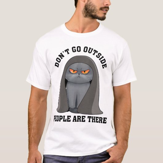 内向おもしろいき不機嫌な猫が外に出ない Tシャツ (正面)