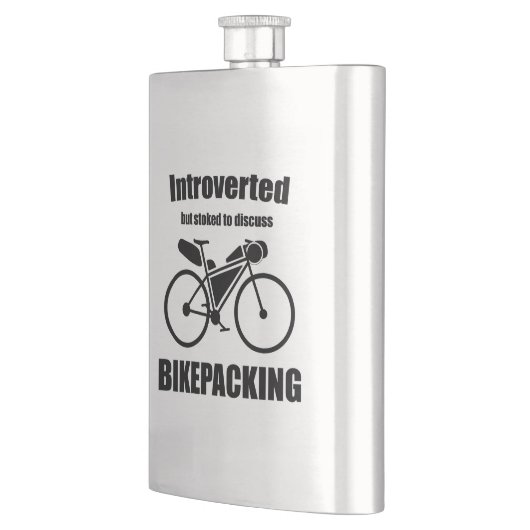 内向きだが、バイケパッキングについて話し合うために詰め込まれた フラスク (左)