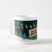 内向き'邪魔しない' コーヒーマグカップ (正面左)