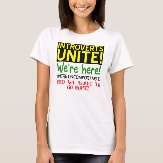 内向型人間の団結 おもしろTシャツ Tシャツ (正面)