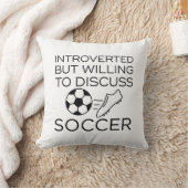 内向的だがサッカーについて話し合う クッション (ブランケット)