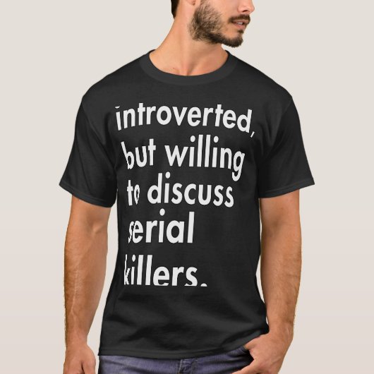 内向的だがシリアルキラーについて話し合う気がある Tシャツ (正面)