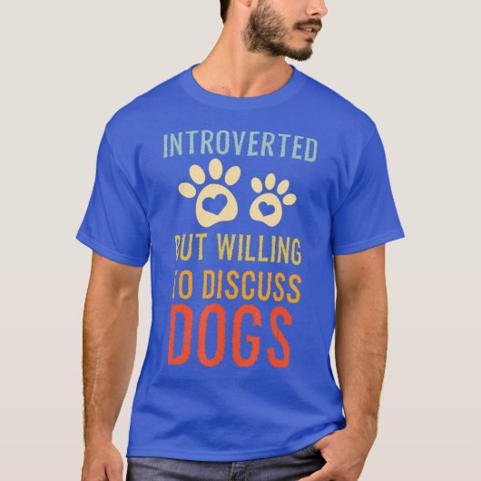 内向的だが犬の贈り物について話し合う気になる Tシャツ (正面)