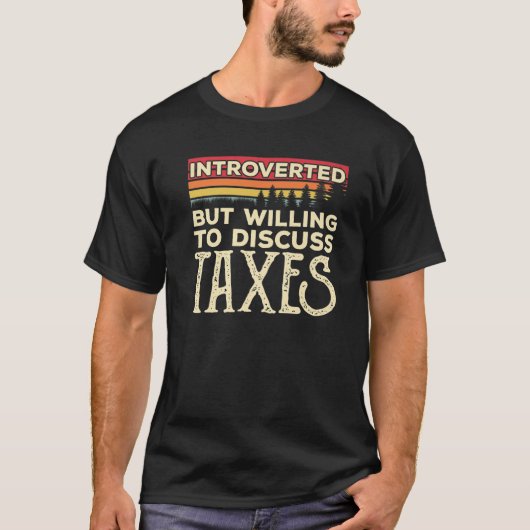 内向的だが税金について話し合う意思おもしろいがある Tシャツ (正面)