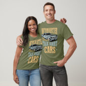 内向的だが車について話す気がある Tシャツ (ユニセックス)