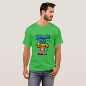 内向的なライフスタイルを楽しむ カートゥーン ゲーマー Tシャツ (正面フル)