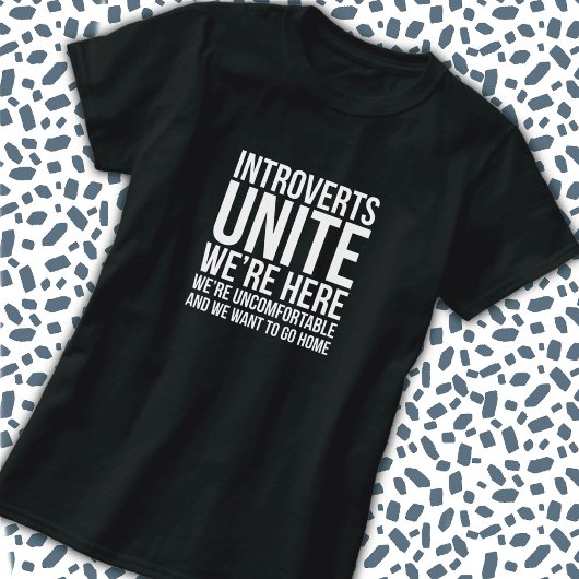 内向的な人たちよ団結せよ Tシャツ