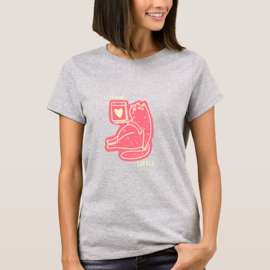 内向的な人のための"Surviving Softly"Tシャツ Tシャツ (正面)