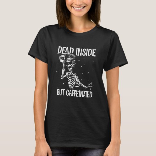 内部は死んでいるがカフェイン入りハロウィーンのスケルトン Tシャツ (正面)