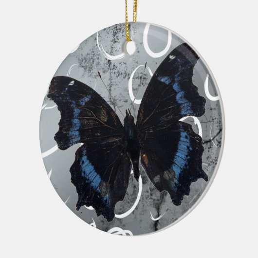 円が付いている銀製の地面の黒く及び青の蝶 セラミックオーナメント (左)