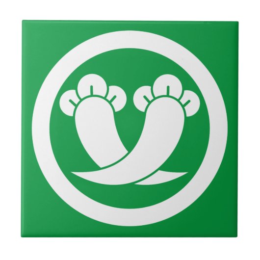 円で交差するクローブ タイル (正面)