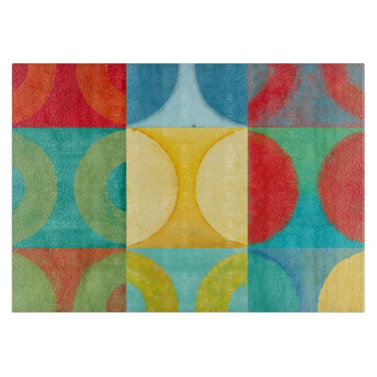 円とポップ・アートの正方形を使用した明るいアート カッティングボード (正面)