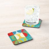 円とポップ・アートの正方形を使用した明るいアート コースター (右側)